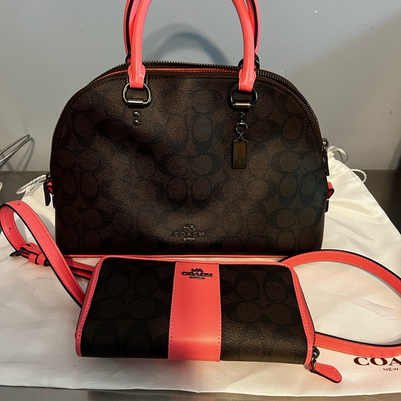 Coach Handbags - Coach bag and wallet set like new pink and brown